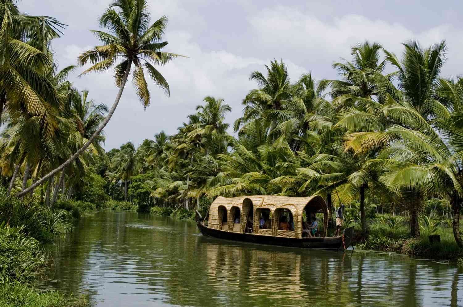 Best Luxury Houseboat in Alleppey | Oceanic Houseboats