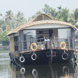 Best Family Houseboat in Alleppey: OceanicHouseboats